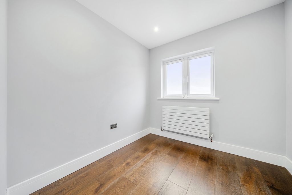 Additional image 13 of 5 bed semi-detached house for saleBrasted Close, Bexleyheath DA6