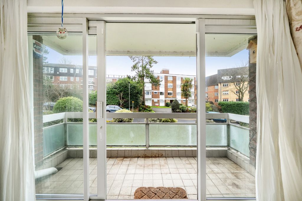 Additional image 10 of 3 bed flat for saleParkside, Court Downs Road, Beckenham BR3