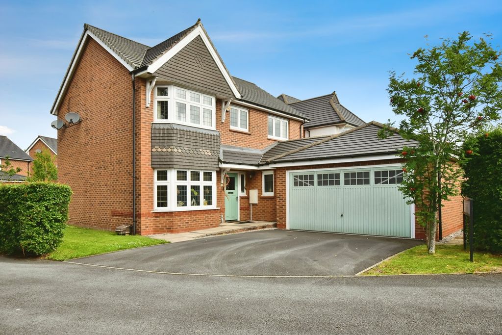4 bed detached house for salePoppywood Avenue, West Timperley, Altrincham, Greater Manchester WA14