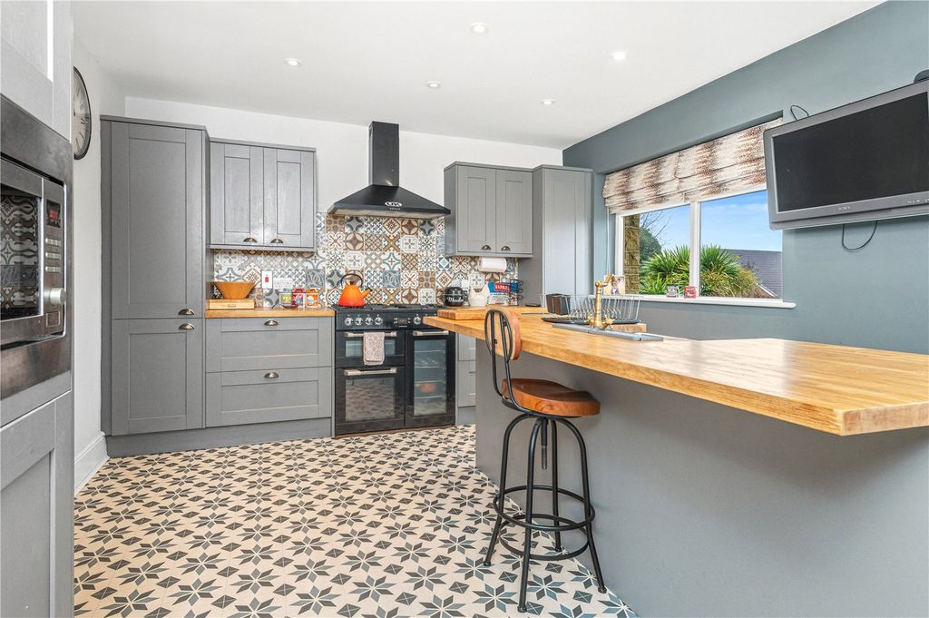 Additional image 16 of 3 bed bungalow for saleWhite Lee Road, Batley, West Yorkshire WF17