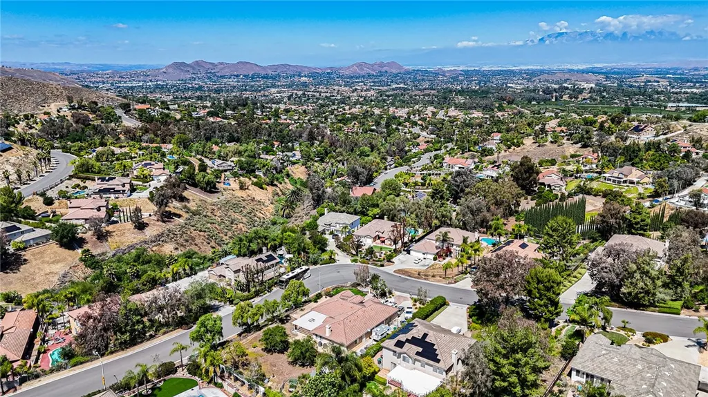 Additional image 39 of 16693 Weeping Willow Dr, Riverside, CA 92503