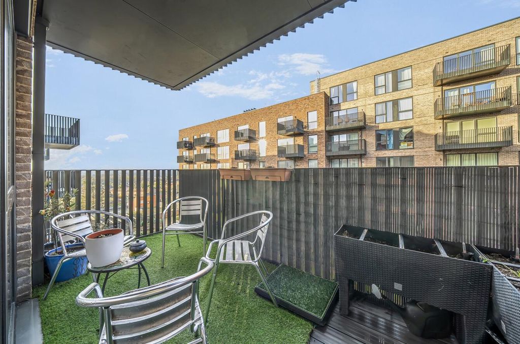 Additional image 3 of 2 bed flat for saleAlderton Court, Regal Walk, Bexleyheath DA6
