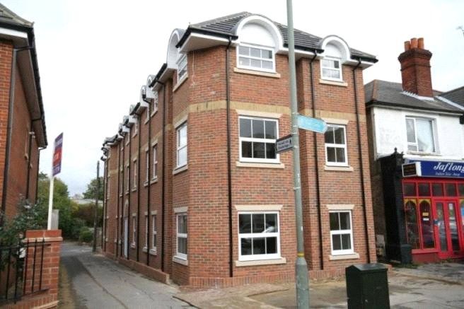 2 bed flat for saleWoking, Surrey GU21