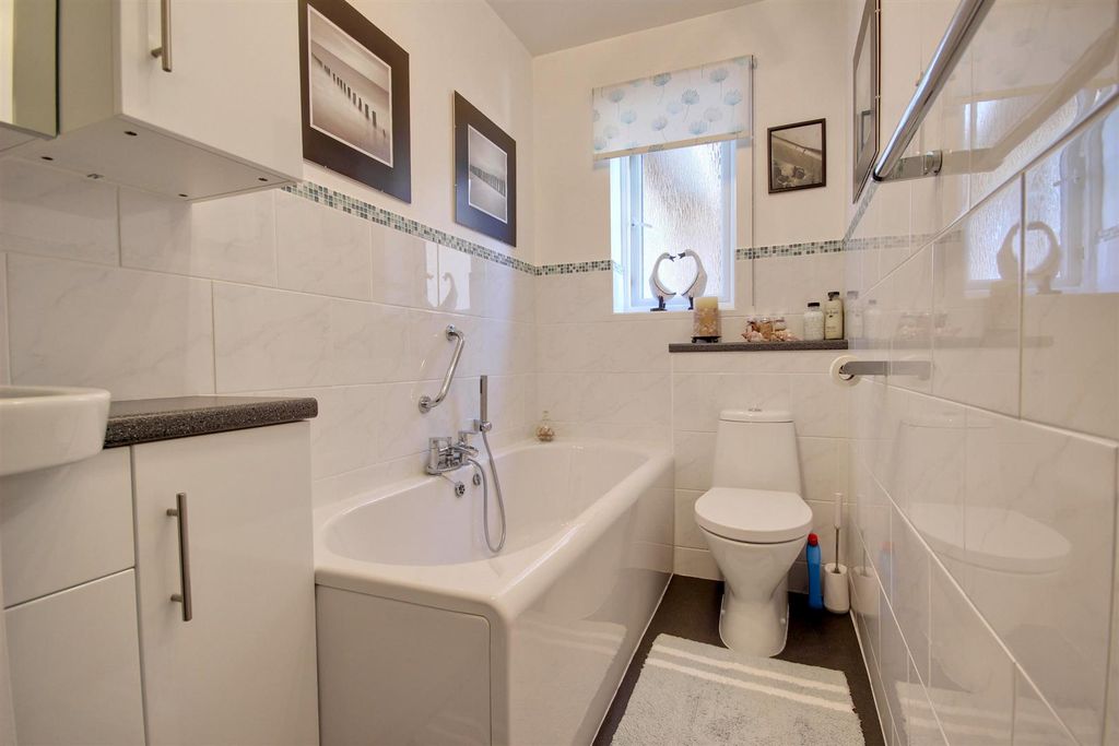 Additional image 8 of 2 bed flat for saleLong Lane, Beverley HU17