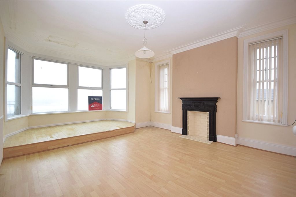 Additional image 2 of 2 bed flat for saleMarine Parade, Tywyn, Gwynedd LL36