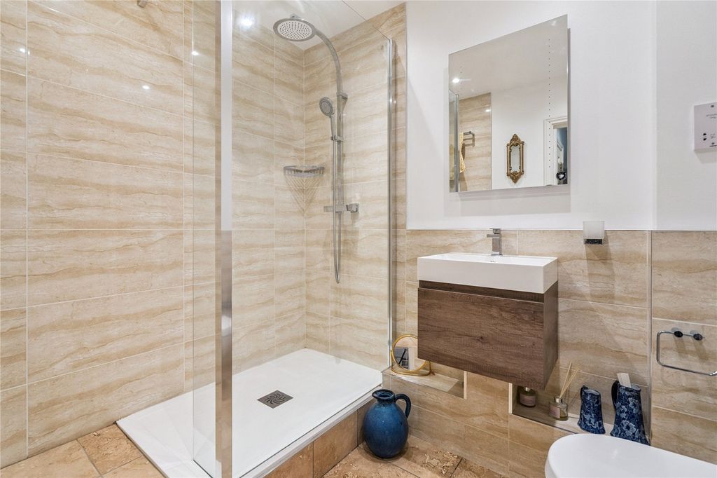 Additional image 7 of 2 bed flat for saleChesham Road, Berkhamsted, Hertfordshire HP4