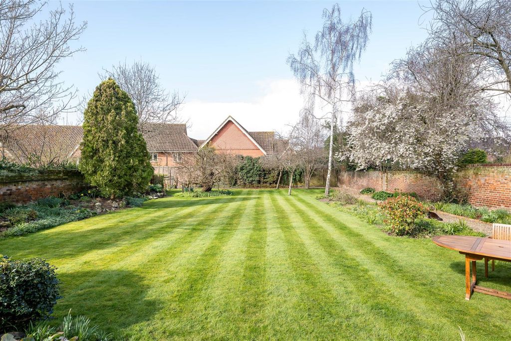 Additional image 2 of 8 bed semi-detached house for saleThe Crescent, Bedford MK40