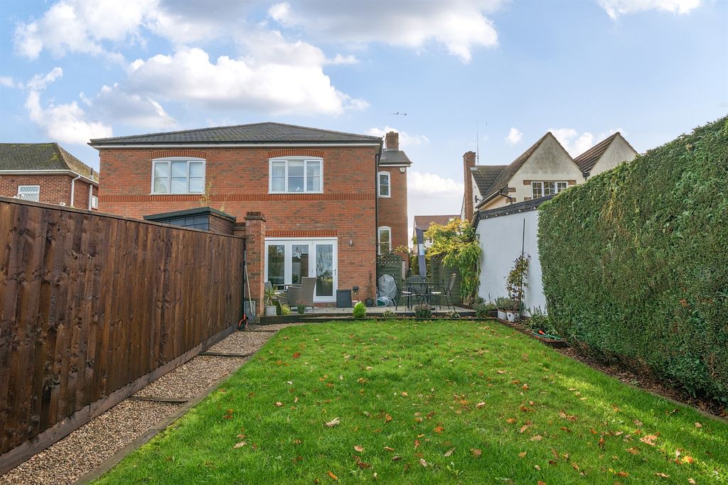 Additional image 12 of 3 bed semi-detached house for saleChestnut Drive, Berkhamsted HP4