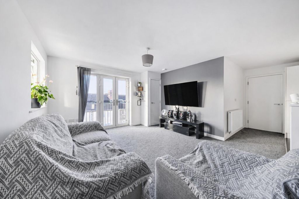 Additional image 2 of 2 bed flat for saleKings Crescent, Aylesford ME20