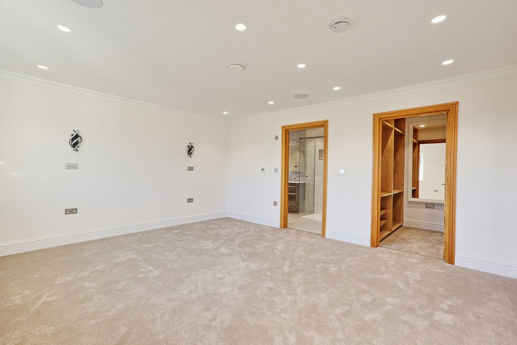 Additional image 36 of 6 bed detached house for saleCurtis Road, Emerson Park RM11