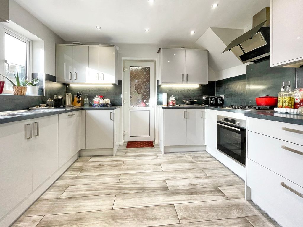Additional image 7 of 3 bed semi-detached house for salePomeroy Close, Amersham HP7
