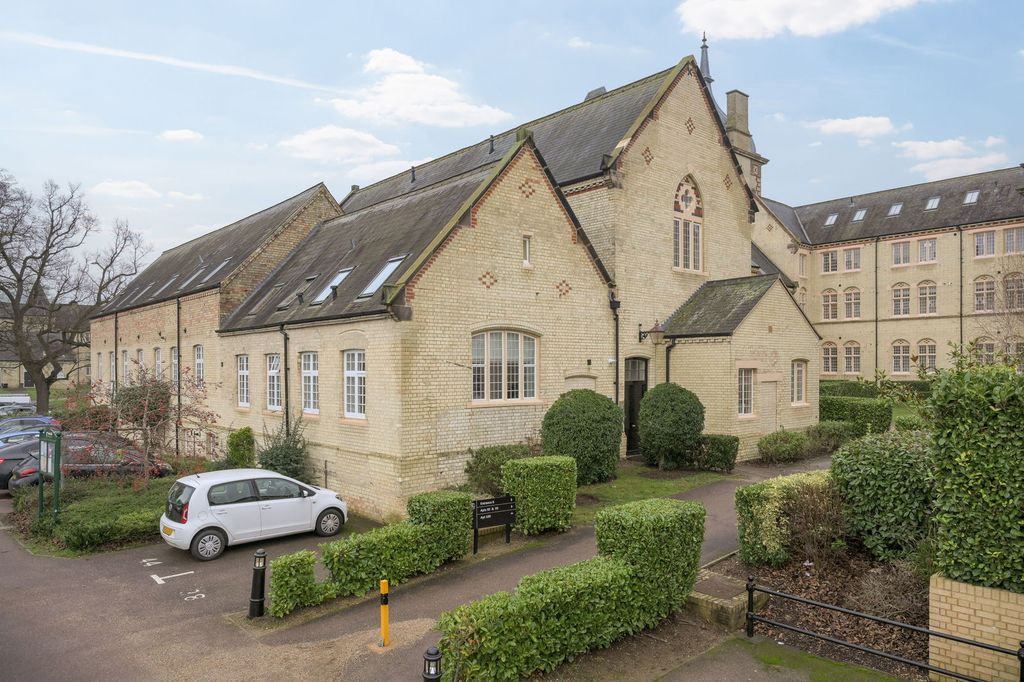 2 bed flat for saleKingsley Avenue, Fairfield, Hitchin SG5