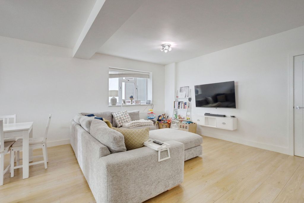Additional image 7 of 3 bed flat for saleLondon Road, Benfleet SS7