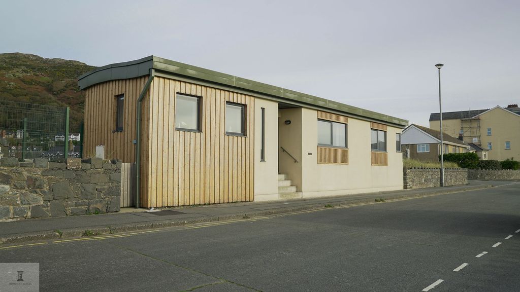 Additional image 4 of 1 bed property for saleHafan Y Traeth, Marine Parade, Barmouth LL42