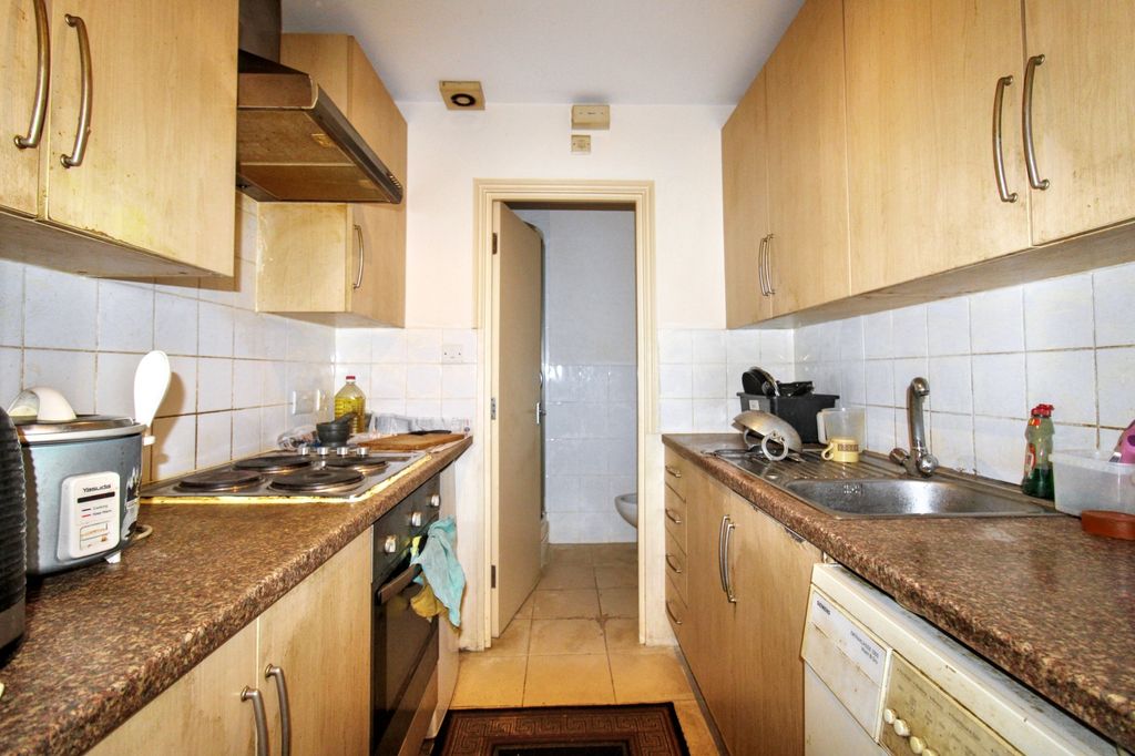 Additional image 18 of 6 bed property for saleUnion Street, Aldershot, Hampshire GU11