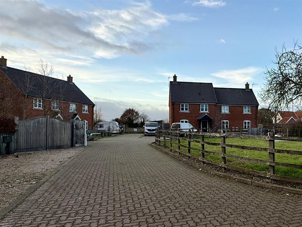 Land for saleWinfarthing, Diss IP22 photo 3