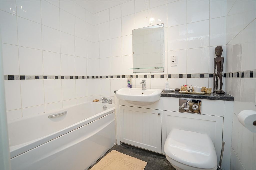 Additional image 14 of 2 bed flat for saleNew Road, Bideford EX39