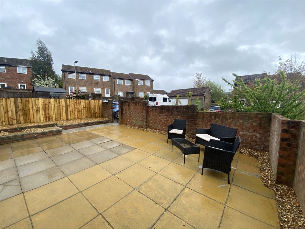 2 bed flat for saleOtter Way, Barnstaple, Devon EX32 photo 3