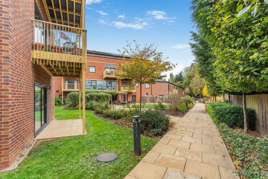 Additional image 15 of 2 bed flat for saleBath Road, Banbury OX16