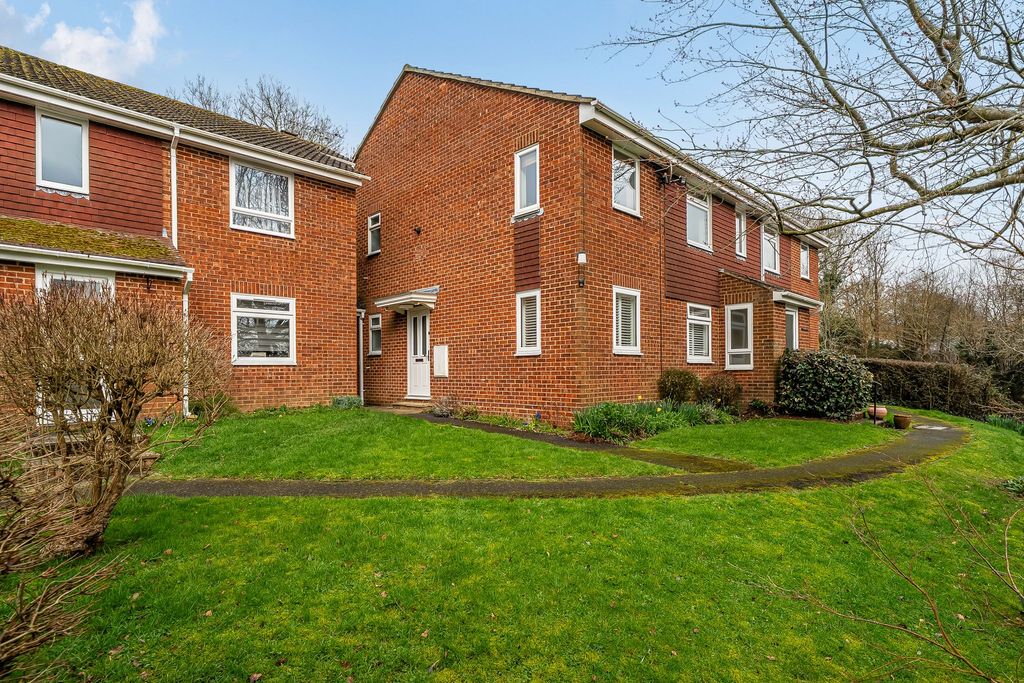 Additional image 20 of 2 bed flat for saleFarriers Close, Billingshurst RH14