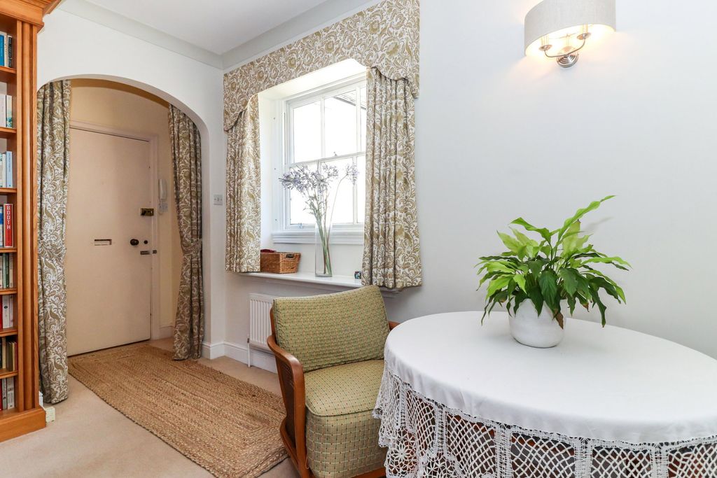 Additional image 5 of 2 bed flat for saleShardeloes, Missenden Road, Amersham HP7