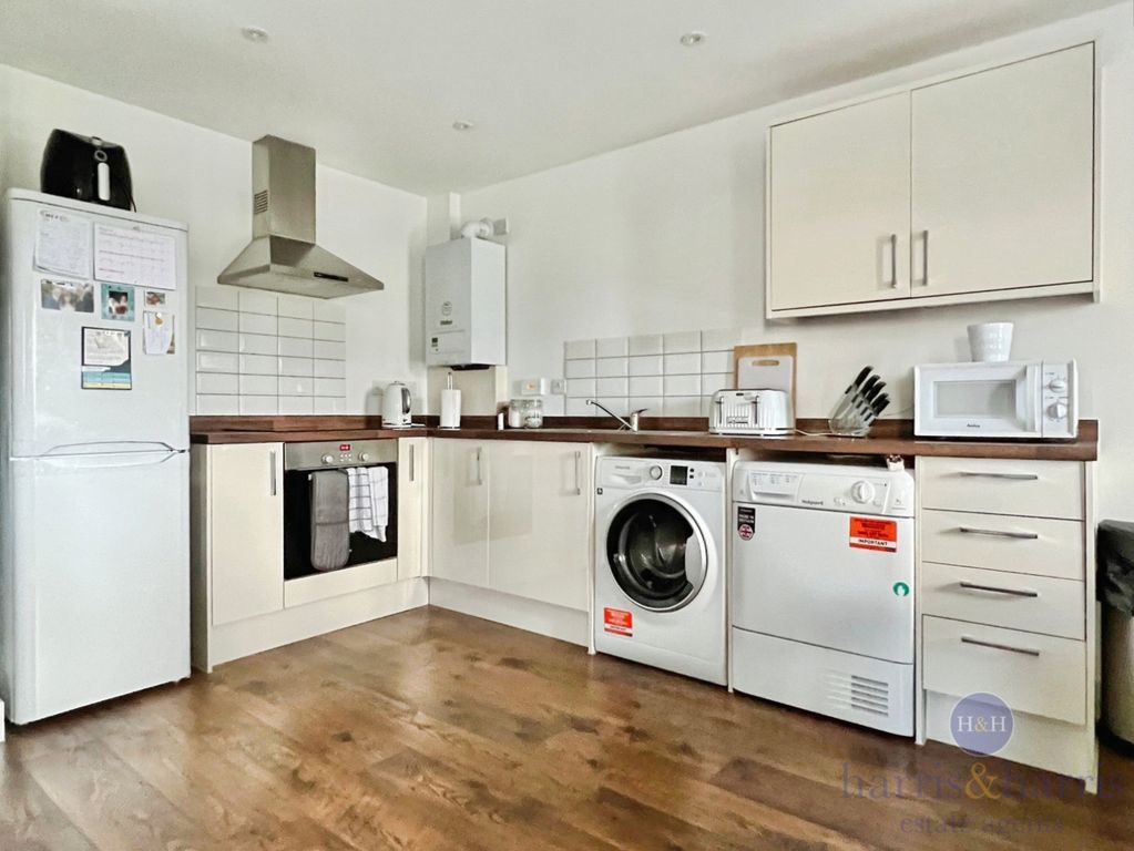 2 bed flat for saleMitchell Gardens, Axminster EX13 photo 3