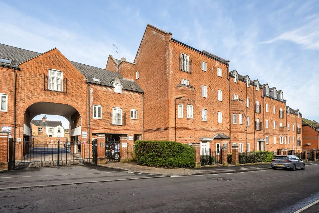 2 bed maisonette for saleBanbury, Oxfordshire OX16