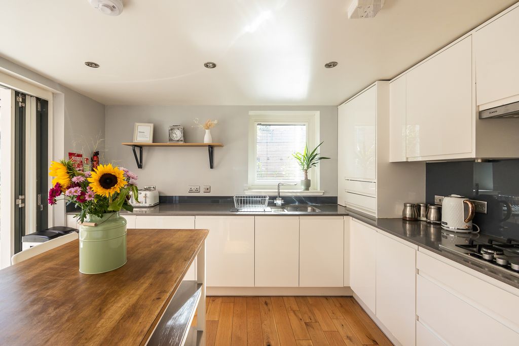 Additional image 9 of 4 bed town house for sale20 Lawrie Reilly Place, Edinburgh EH7