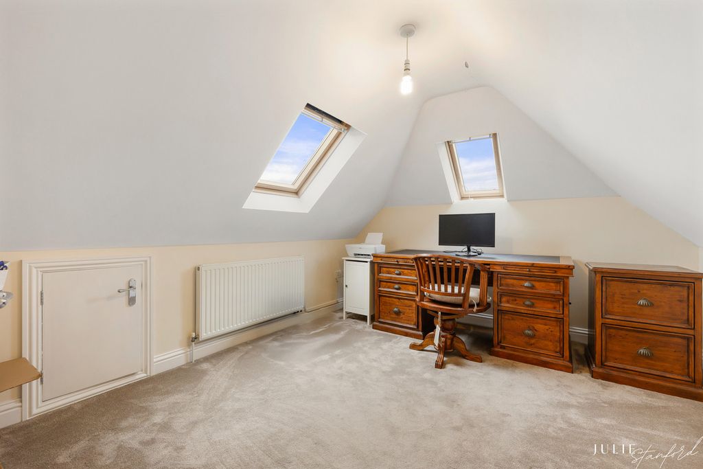 Additional image 17 of 6 bed detached house for saleLee Chapel Lane, Basildon SS16