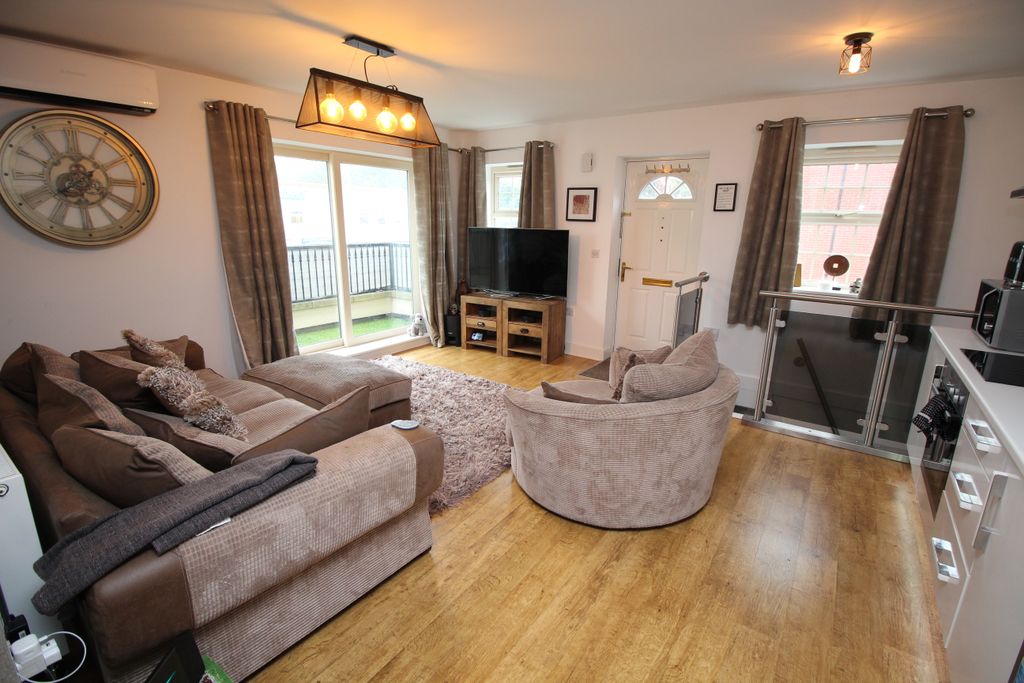 Additional image 3 of 3 bed flat for saleBarnsley Road, Wombwell, Barnsley S73