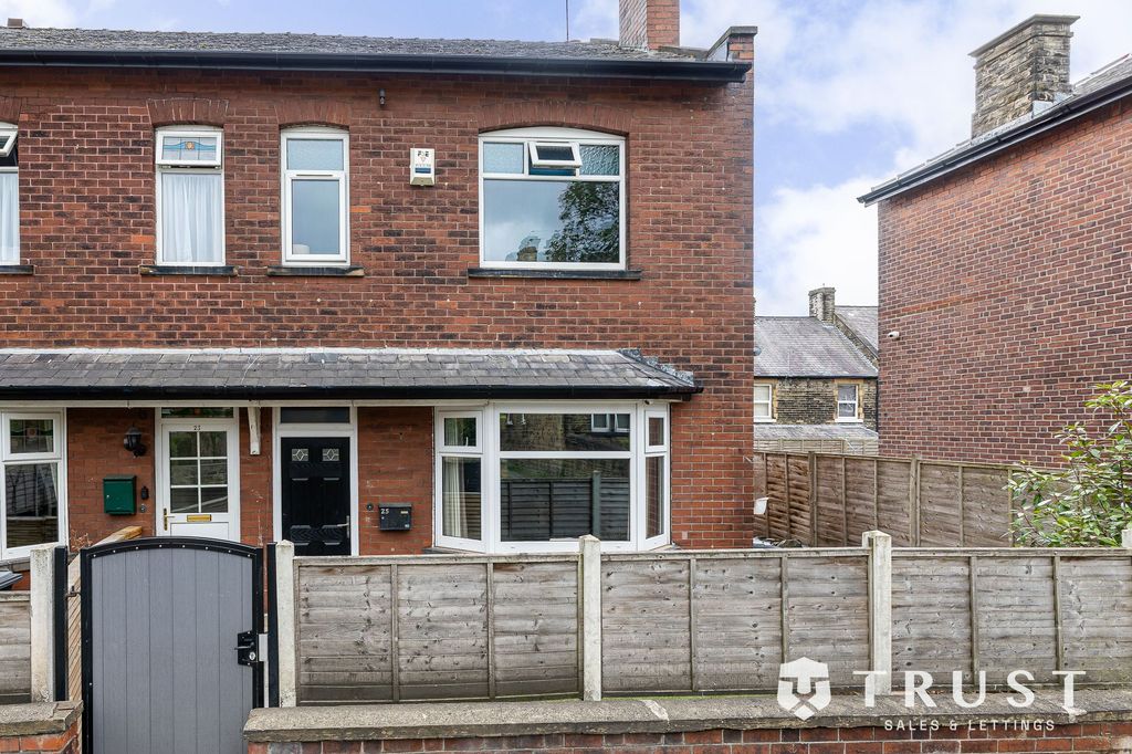 3 bed semi-detached house for saleDeighton Lane, Batley WF17