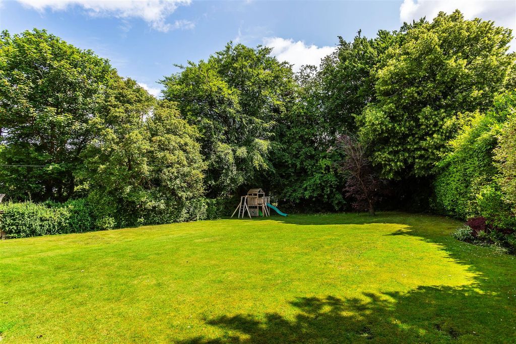 Additional image 37 of 4 bed detached house for saleCrampshaw Lane, Ashtead KT21
