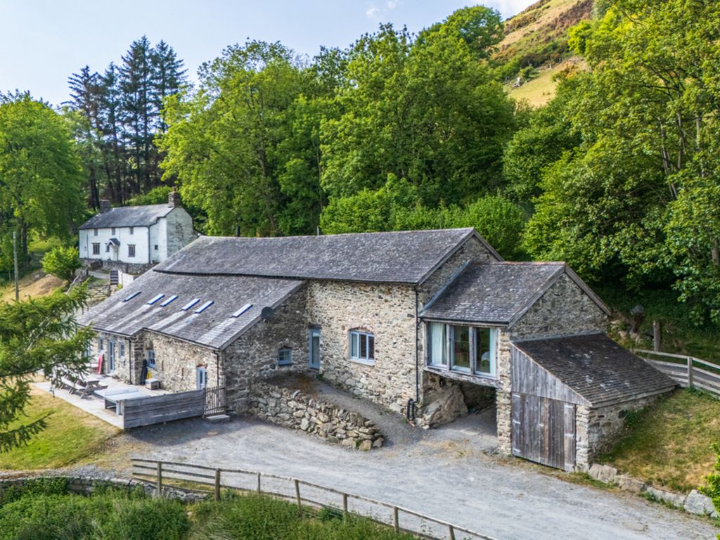 6 bed barn conversion for saleHirnant SY10