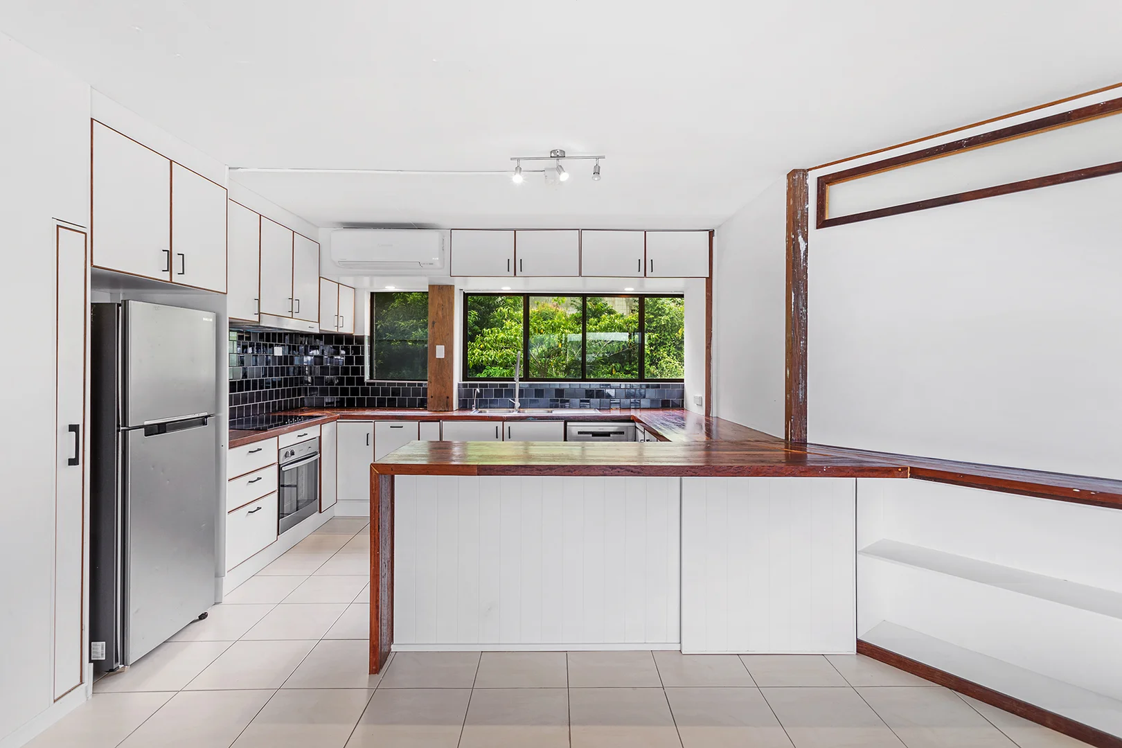 Additional image 2 of 23/2 Eshelby Drive, Cannonvale QLD 4802