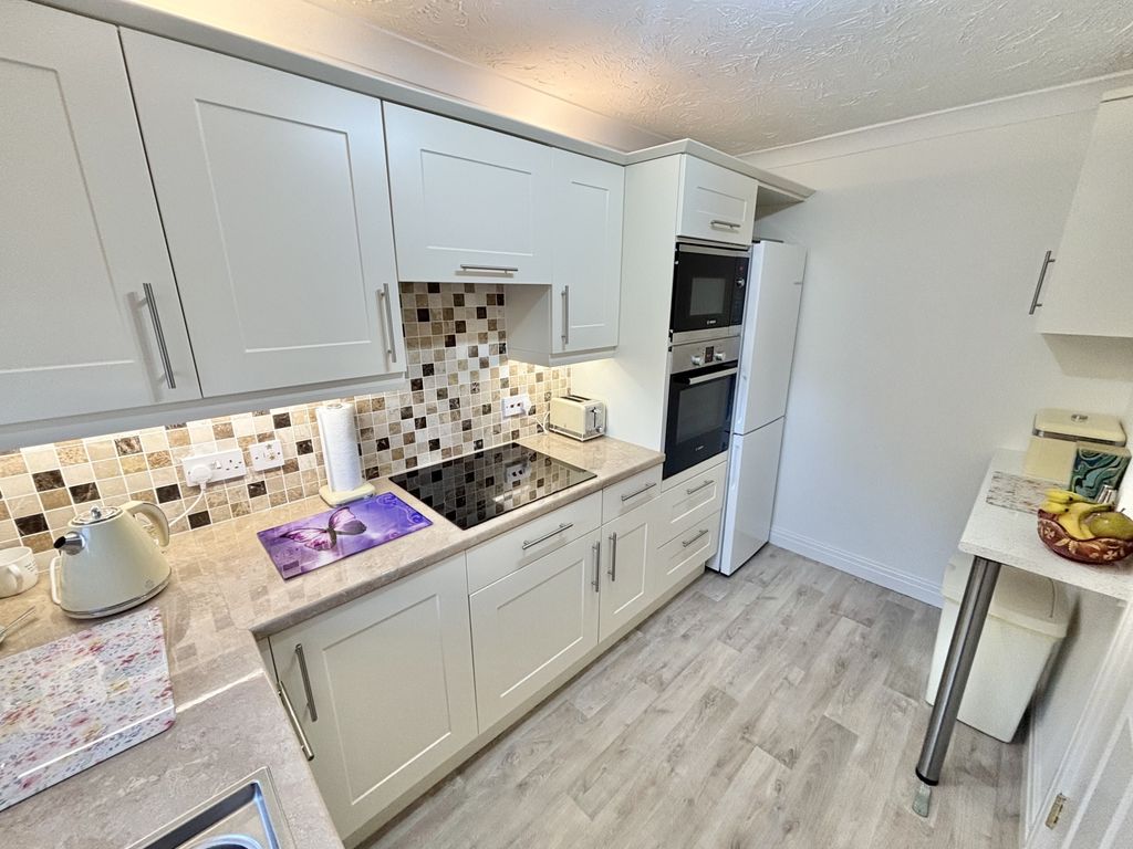 Additional image 6 of 2 bed flat for saleAshton Garden Court, St Andrews Road North, Lytham St Annes FY8