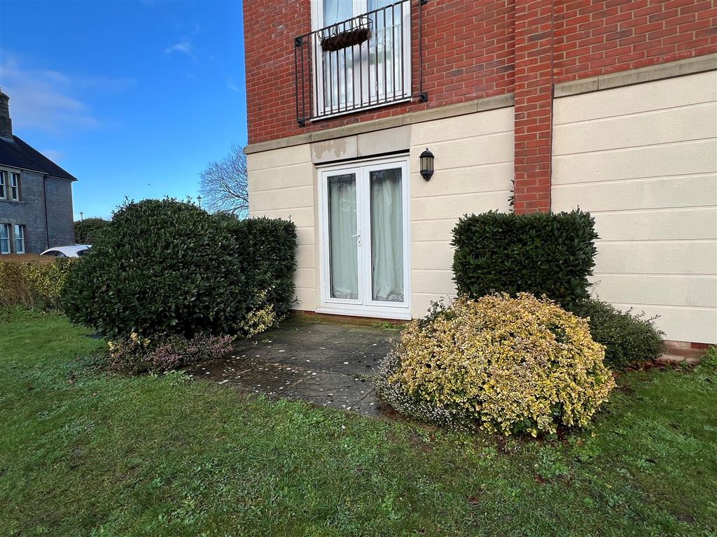 Additional image 12 of 2 bed flat for saleSherbourne Road, Basingstoke RG21