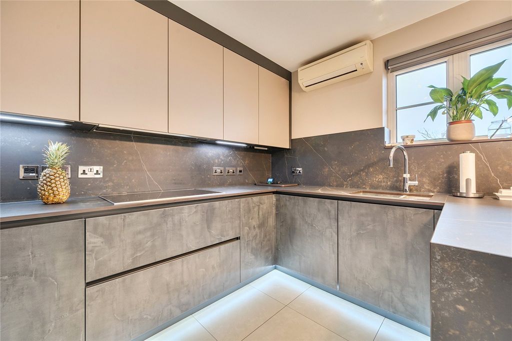 Additional image 17 of 3 bed flat for saleAmara Lodge, 371 Cockfosters Road, Cockfosters, Barnet EN4