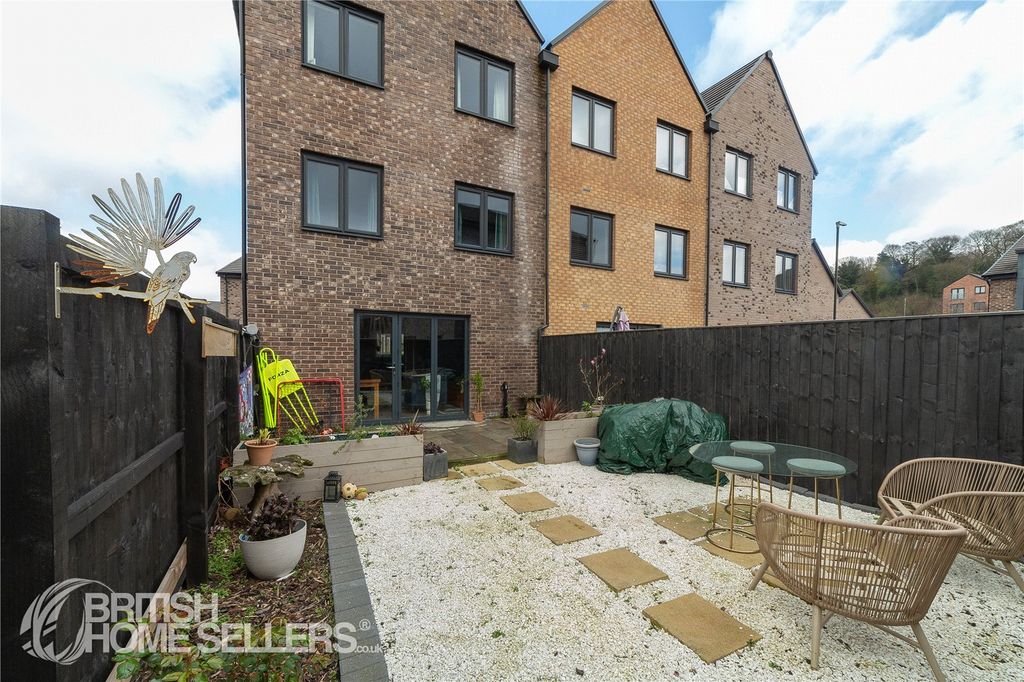 Additional image 27 of 4 bed end terrace house for saleWoodyard Avenue, Chesterfield, Derbyshire S41