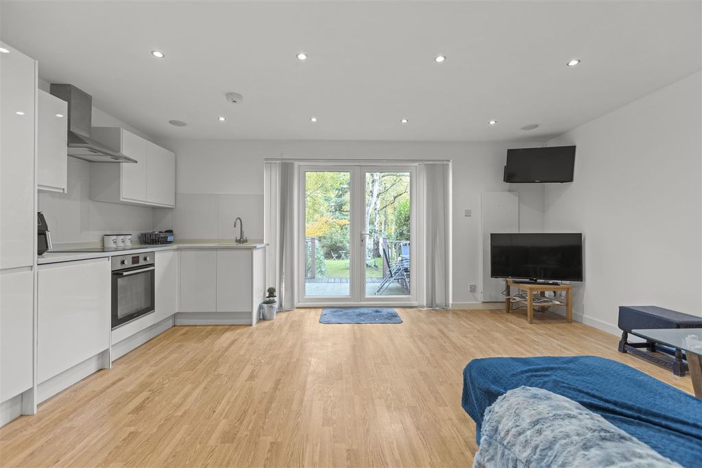 Additional image 18 of 3 bed flat for salePrince Albert Drive, Ascot SL5
