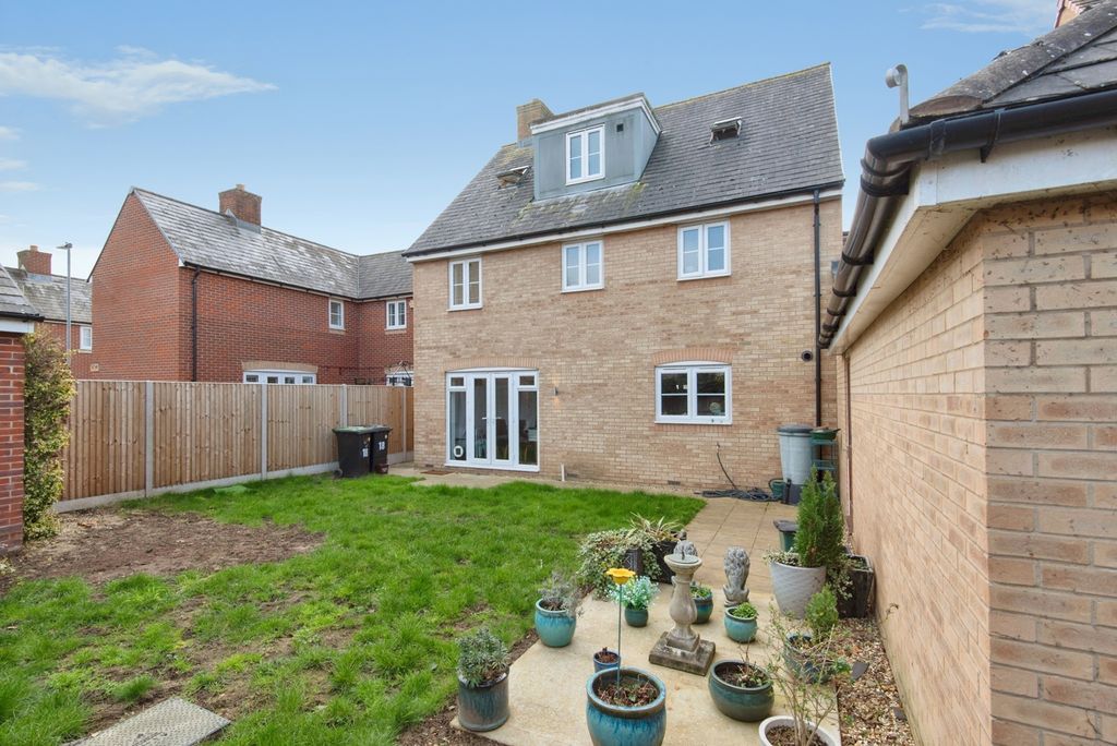 Additional image 5 of 5 bed town house for saleWalton Grove, Biggleswade, Bedfordshire SG18