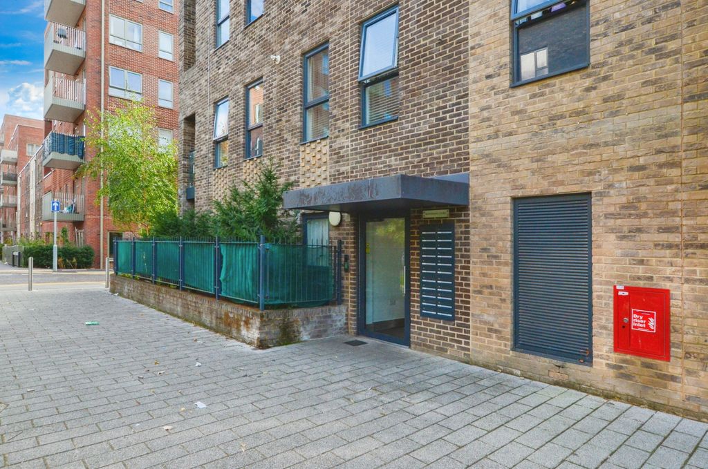Additional image 13 of 2 bed flat for saleBucknall Place, Watford WD19