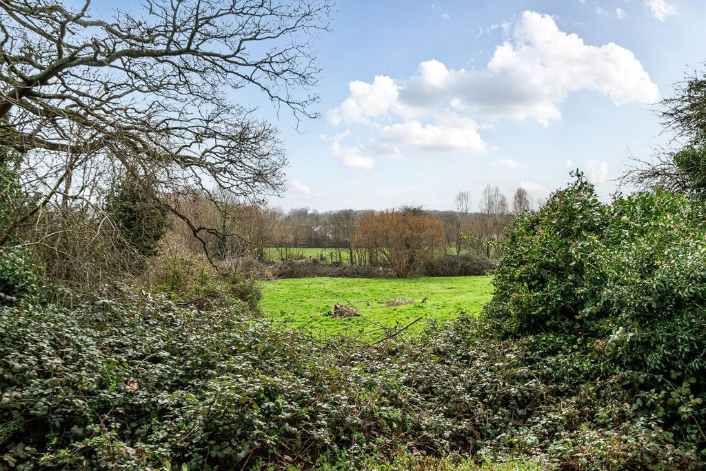 Additional image 17 of 2 bed flat for saleFarriers Close, Billingshurst RH14