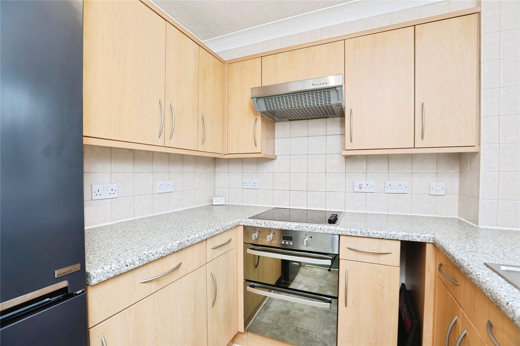 Additional image 9 of 1 bed flat for saleWoodlands Court (Chatham), Chatham ME5