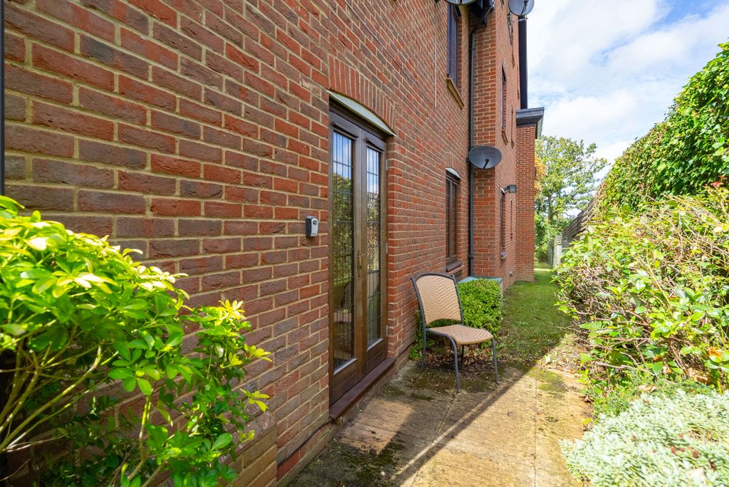 Additional image 3 of 2 bed flat for saleAshurst Place, Dorking RH4