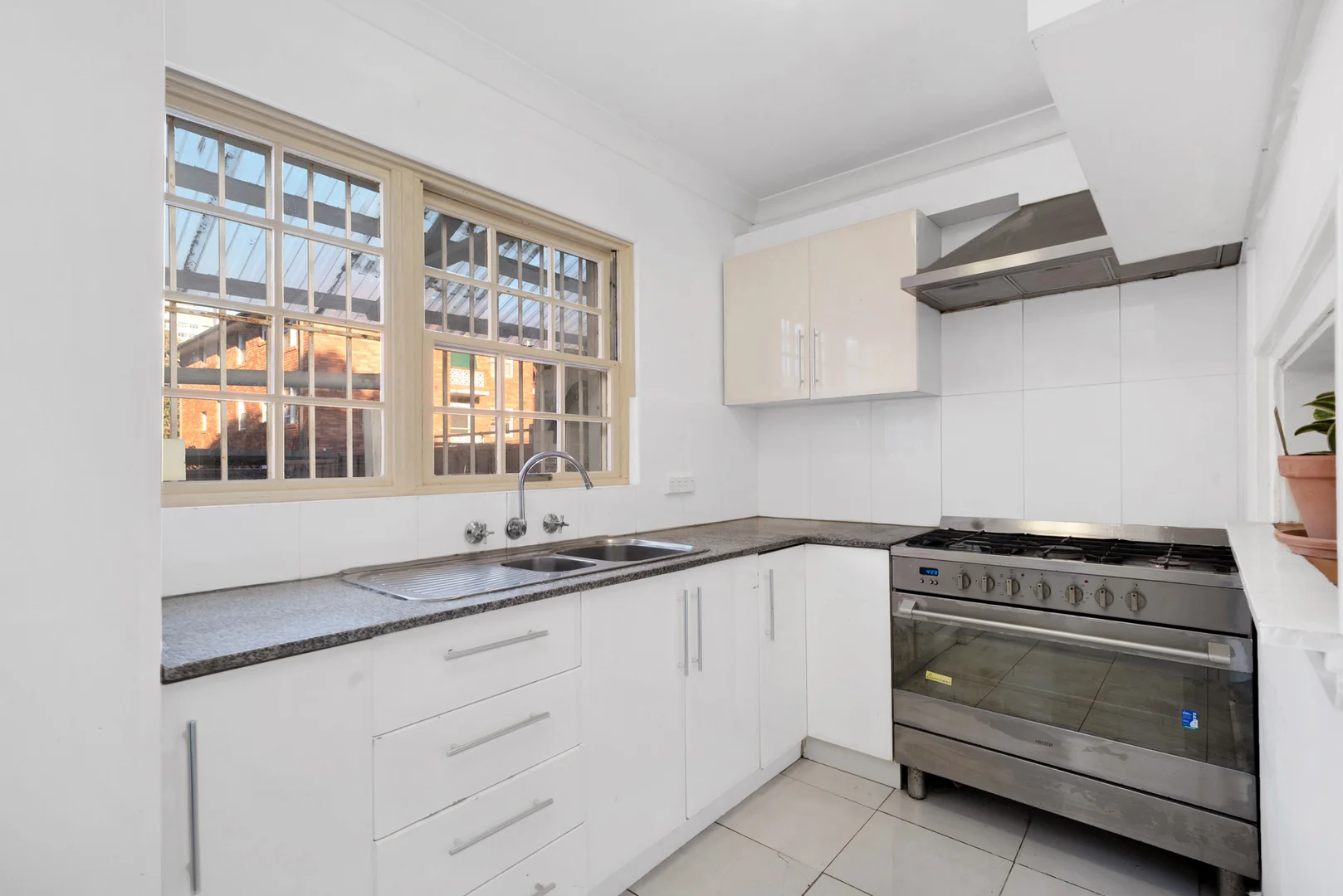 Additional image 3 of 16 Unsted Crescent, Hillsdale NSW 2036