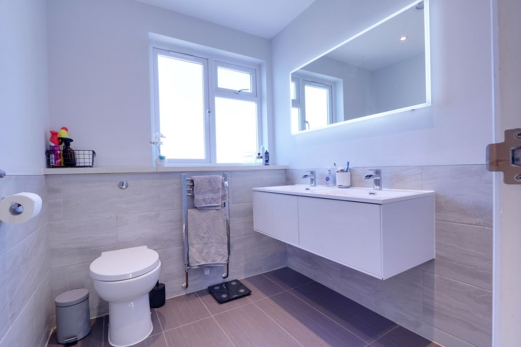 Additional image 17 of 5 bed detached house for sale6 Heathfield, Benfleet SS7