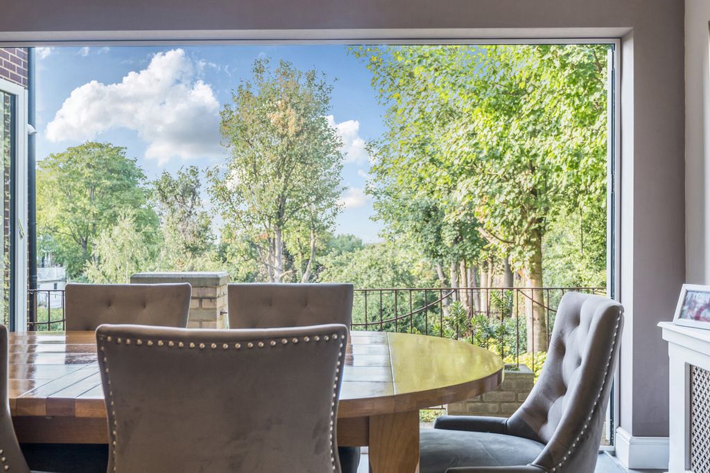 Additional image 28 of 8 bed detached house for saleFremantle Road, Belvedere DA17