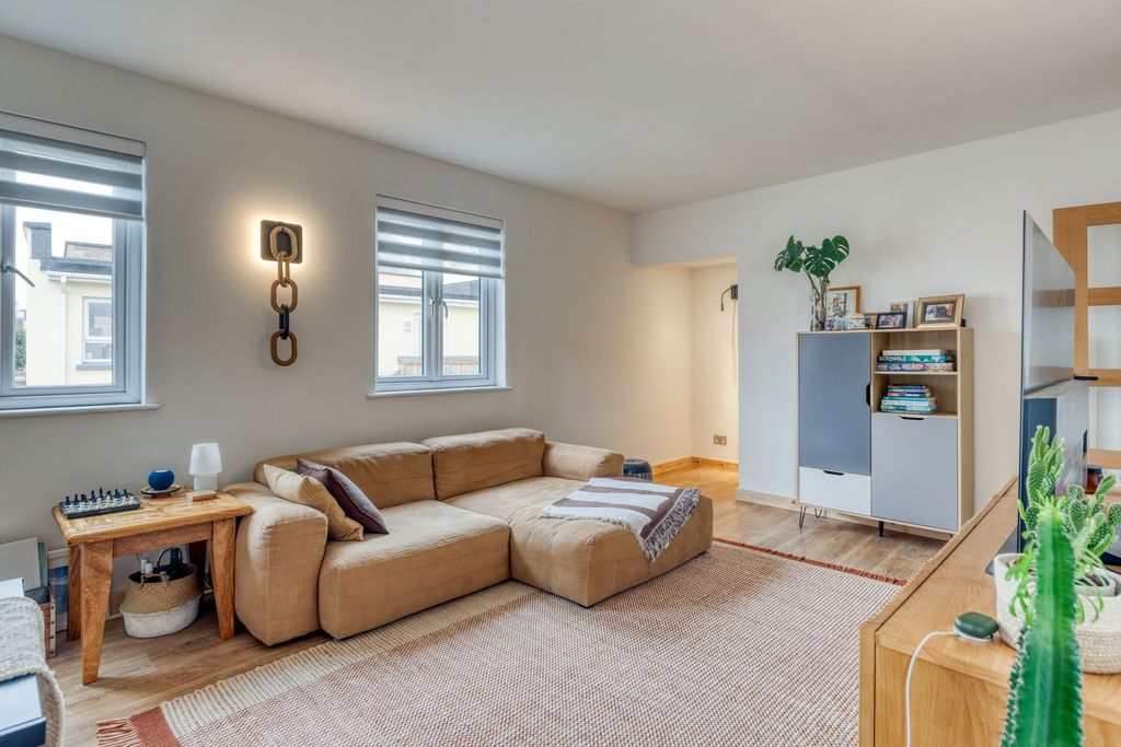 Additional image 10 of 2 bed flat for sale2 Windmark, Byron Lane, St Helier JE2
