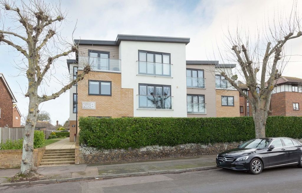 2 bed flat for saleBeach Avenue, Birchington CT7