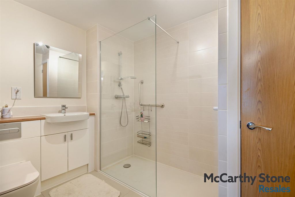 Additional image 11 of 2 bed flat for saleQueen Elizabeth Place, Orchard Lane, Alton GU34